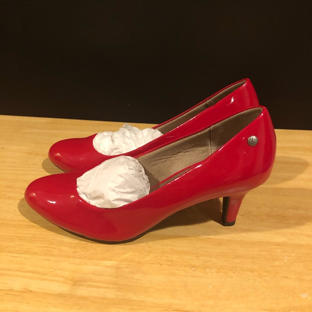 Red pumps